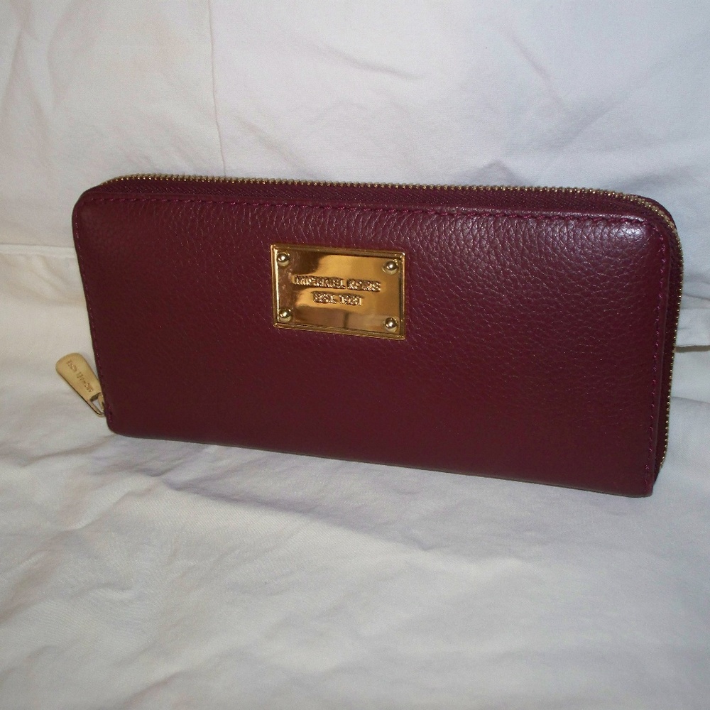 Michael Kors Bedford Pebbled Leather ZA Wallet EUC